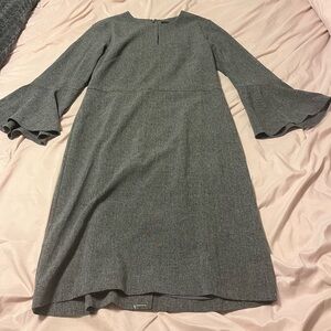Ann Taylor Bell Sleeved Dress // Size: 8